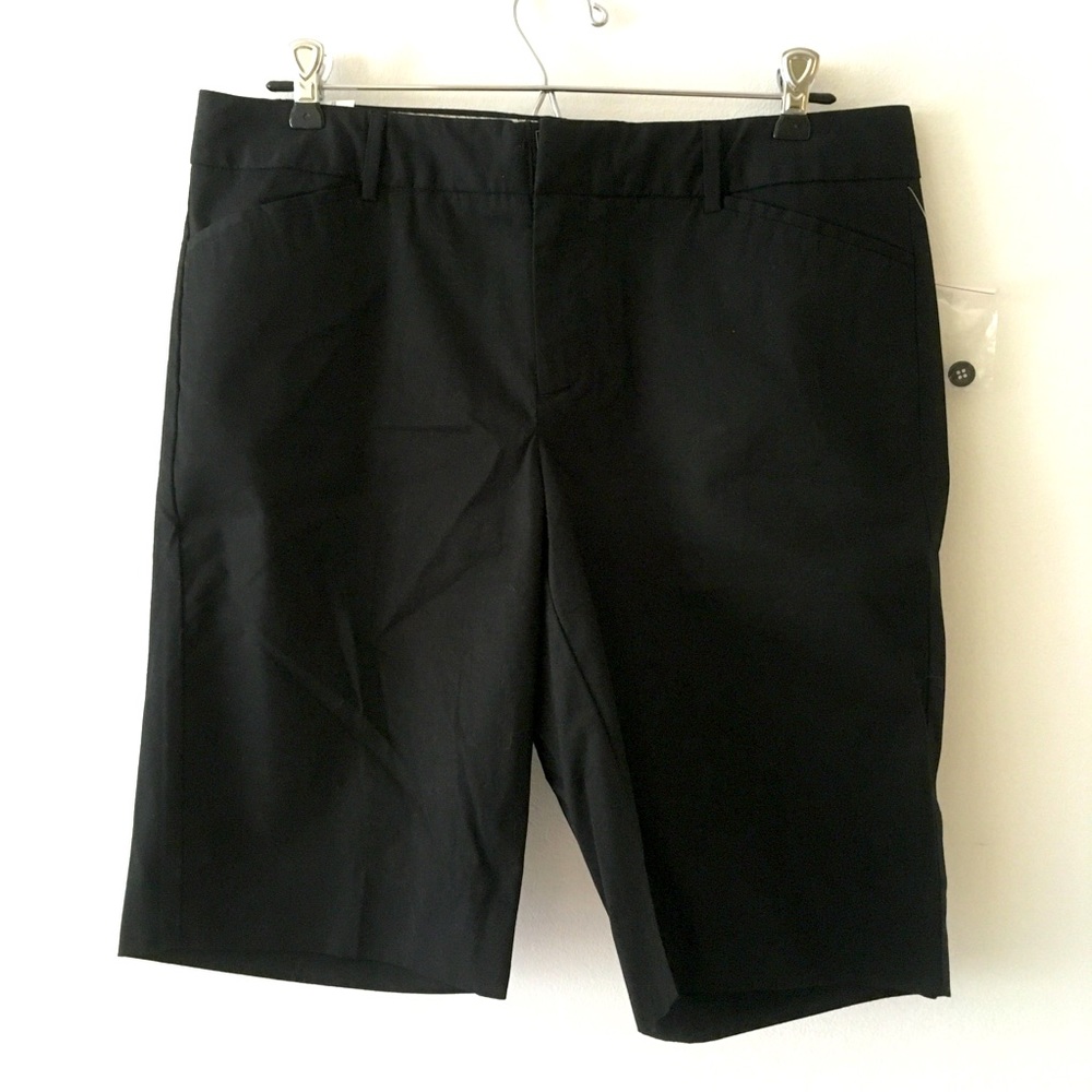 NWT Gap black Bermuda shorts